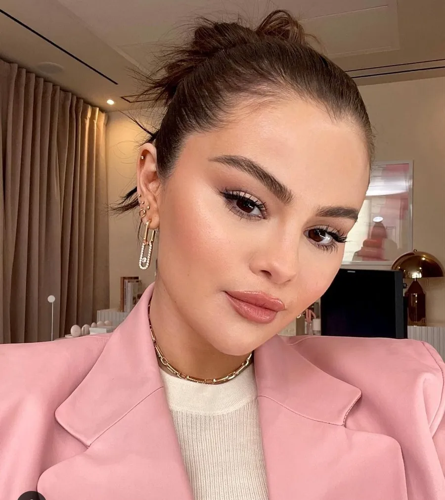 <p>In the ever-evolving landscape of social media trends, the “clean girl aesthetic” has emerged as a polarising phenomenon, captivating millions with its allure of effortless sophistication while simultaneously sparking criticism for its exclusionary undertones.</p>