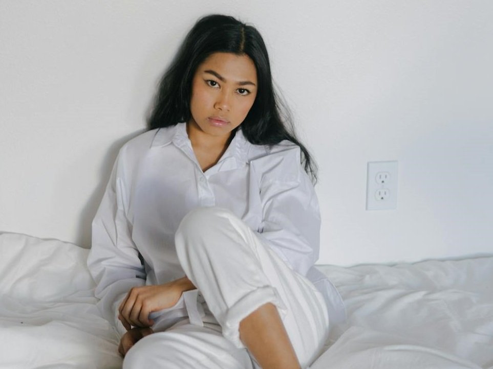 The Rise of the Stay-at-Home Girlfriend: A Modern Lifestyle Phenomenon