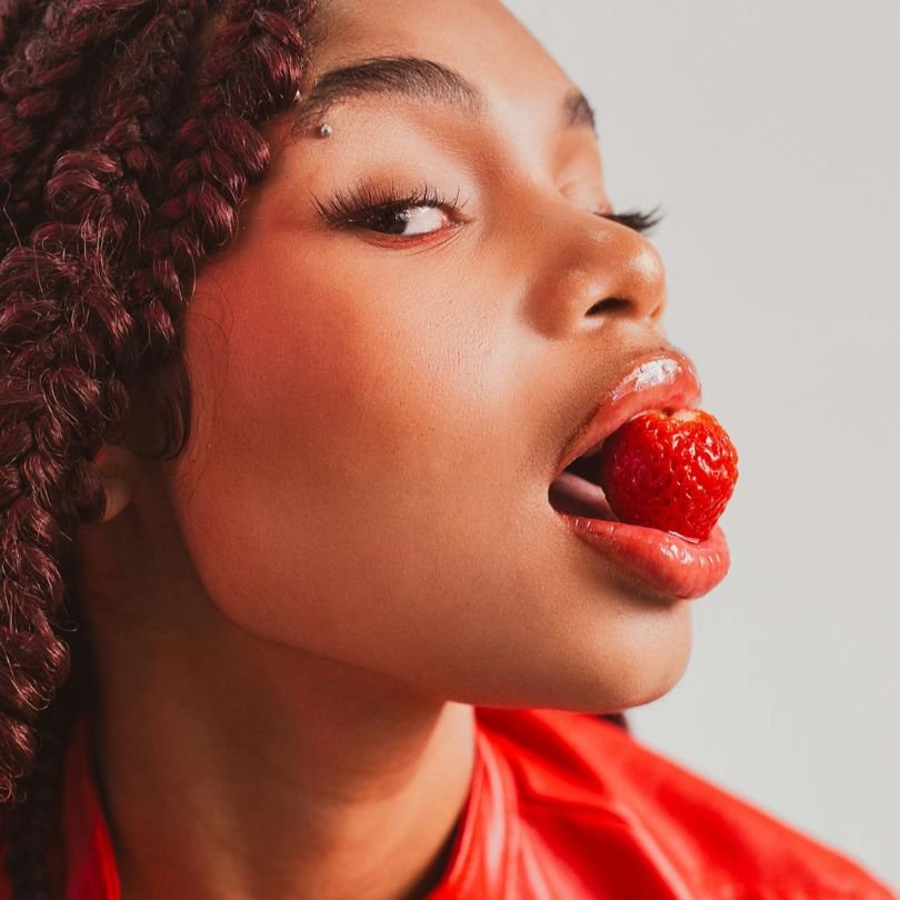 Food-Inspired Beauty Trends 2025: From Gingerbread Nails to Latte Makeup