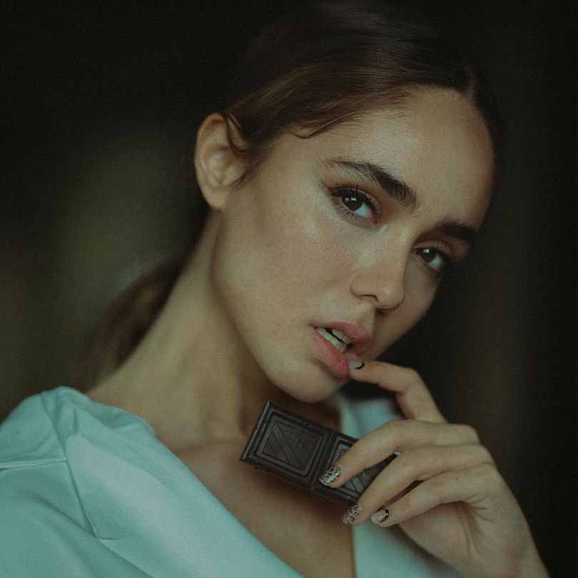 Food-Inspired Beauty Trends 2025: From Gingerbread Nails to Latte Makeup