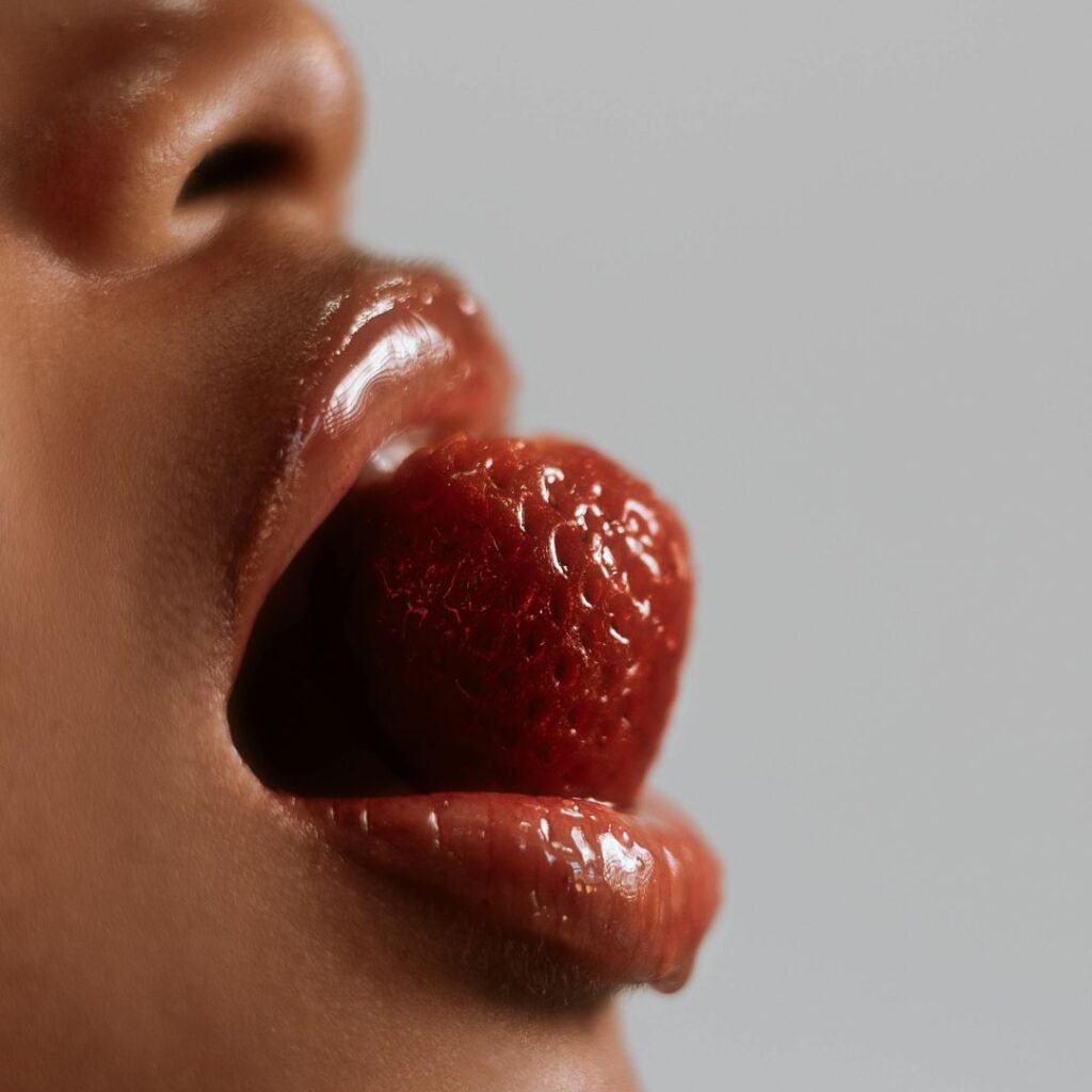 Food-Inspired Beauty Trends 2025: From Gingerbread Nails to Latte Makeup Food-Inspired Beauty Trends 2025: From Gingerbread Nails to Latte Makeup