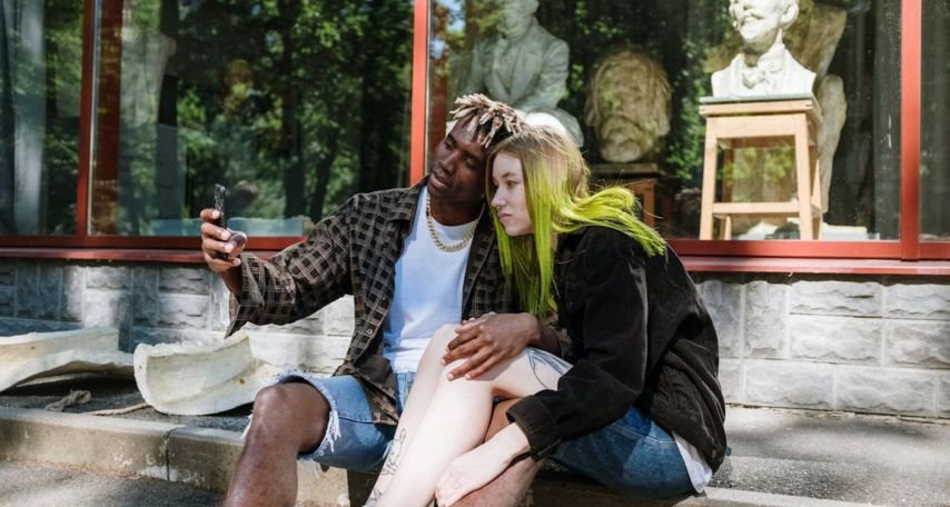 What Is the 2-2-2 Rule? Psychology, Dating & Marriage Explained