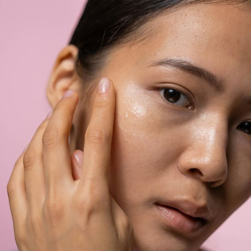 Slugging vs Glass Skin: The Best Winter Skincare Trend for Dry, Cold Weather
