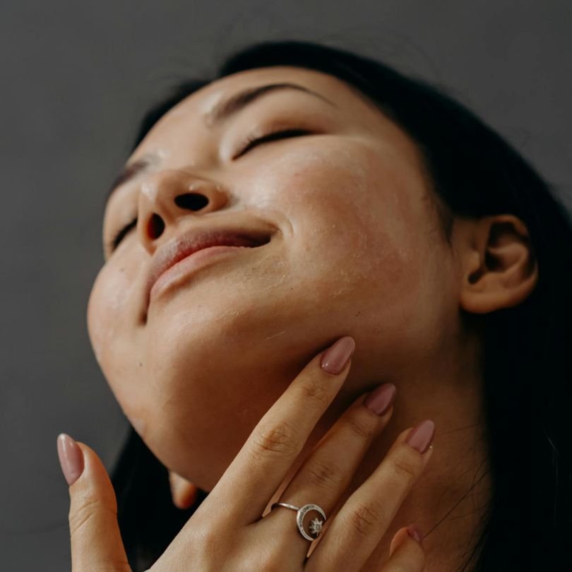 Slugging vs Glass Skin: The Best Winter Skincare Trend for Dry, Cold Weather