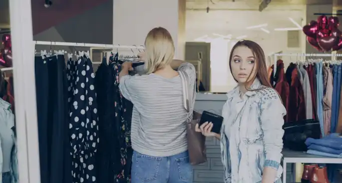 Why do dress sizes vary between shops in the UK?
